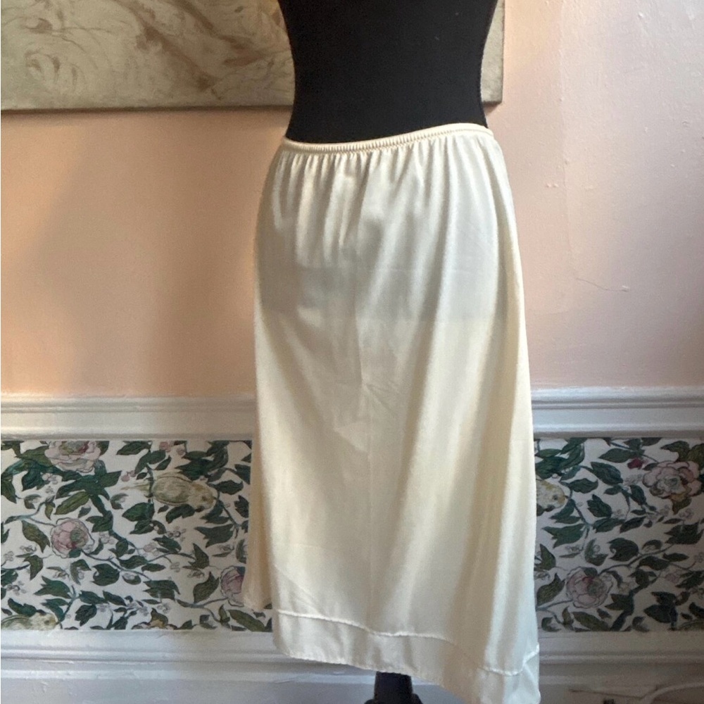 Vintage Maiden Form Non-Cling Ivory Half Slip Size Large Scalloped Hem